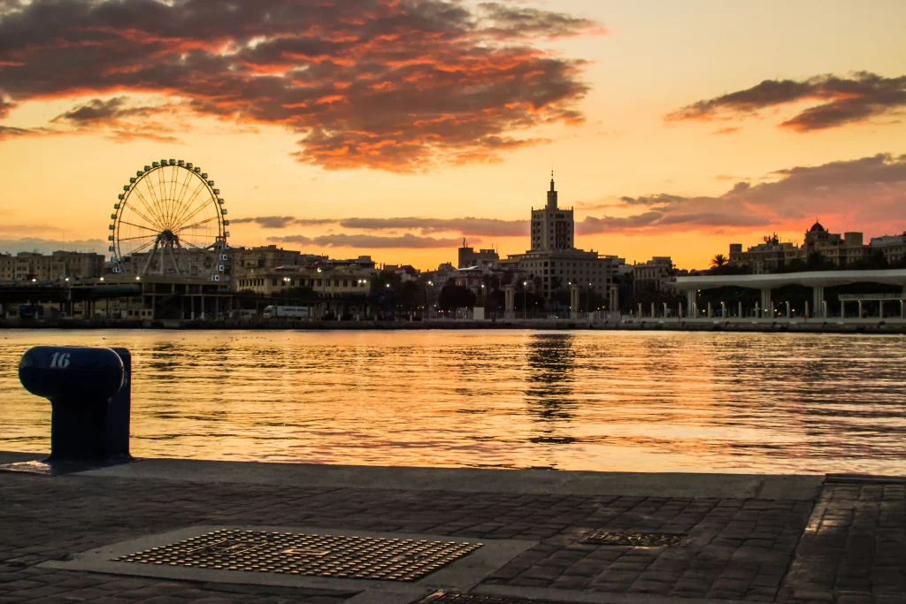 Atardecer en el puerto de Málaga