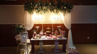 Zona decorativa de chucherías de boda
